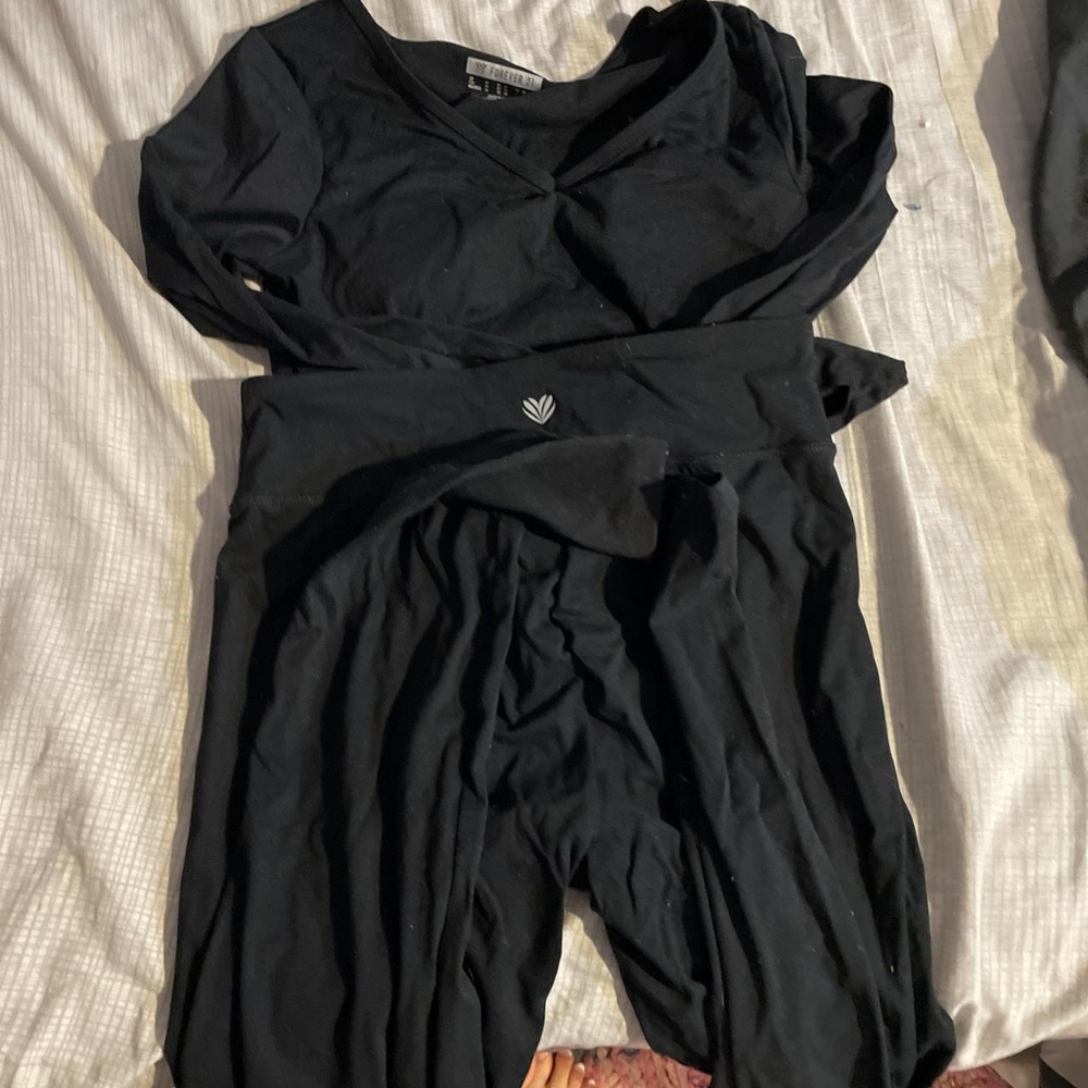 Forever 21 Athletic Set Bundle of 2 Crop Top & Pants Size Medium